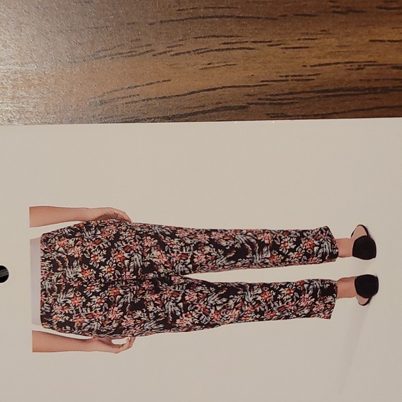 JESSICA SIMPSON CADIE FLORAL PRINT PANT SIZE L  BLACK FLORAL - Picture 2 of 10